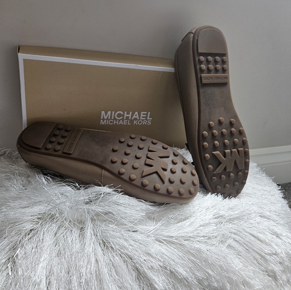 Pre loved authentic Michael Kors loafers - Picture 6 of 10